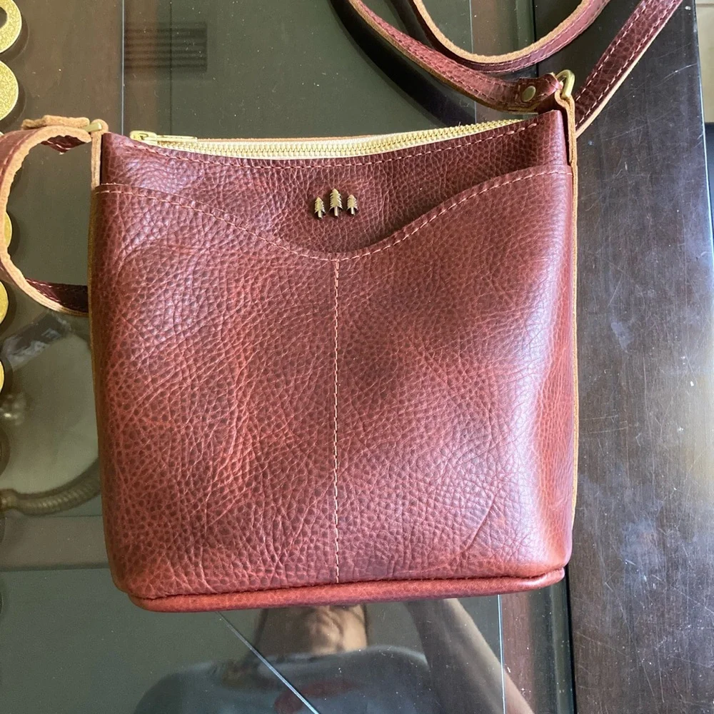 Portland Leather cinnamon bear Crossbody Bag EUC - Picture 2 of 2